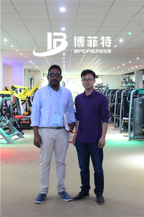 阿聯(lián)酋客戶來中國廣州博菲特健身器材有限公司購買健身器材