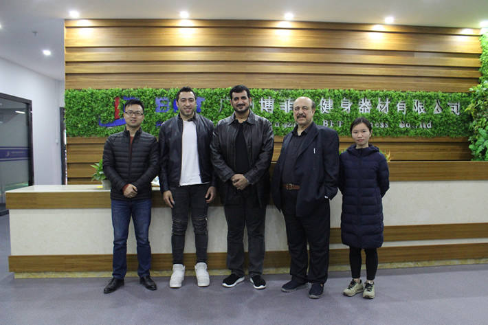 埃及客戶來中國采購健身房器材
